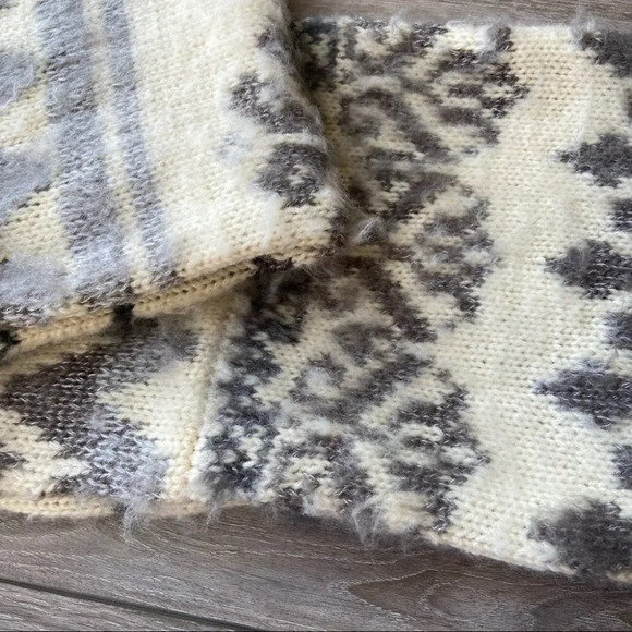 Urban Outfitters Snowflake Fleece Lining Infinity  Scarf - Picture 9 of 11